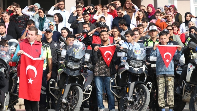 'Özel çocuklar'dan Mehmetçik'e asker selamı