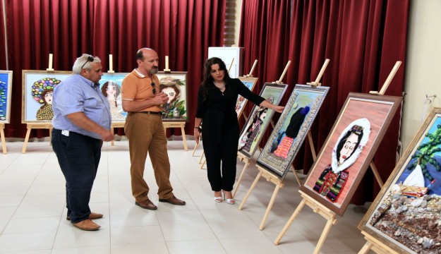 Sanatçı Çavuşoğlu, İbradı'da ebru ve taş süsleme sergisi açtı 