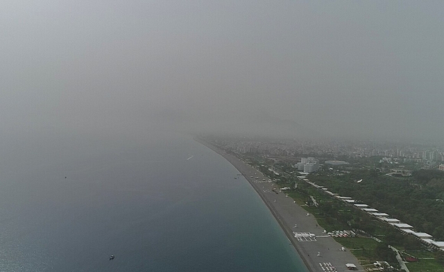Suriye üzerinden gelen toz bulutu Antalya'ya giriş yaptı 