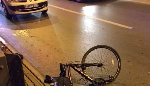 Tünelde kamyon bisikletlilere çarptı: 1 ölü, 2 yaralı   