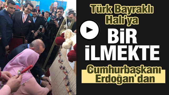 Türk Bayraklı Isparta Halısına bir ilmekte Cumhurbaşkanı Erdoğan'dan