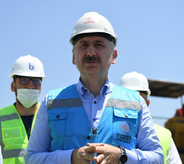 Ulaştırma ve Altyapı Bakanı Karaismailoğlu, Çukurova Bölgesel Havalimanı inşaatını inceledi: