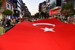 15 Temmuz Demokrasi ve Milli Birlik Günü, akşam düzenlenen etkinliklerle coşkuyla kutlandı.