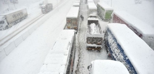 Bolu Dağı'nda onlarca kişi mahsur kaldı