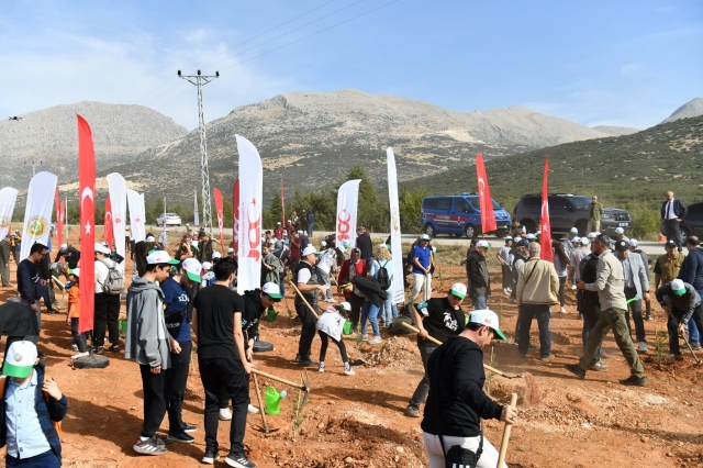 100. Yıl Fidanları Toprağa Dikildi: Cumhuriyetimizin İkinci Yüzyılına Yeşil Bir Miras