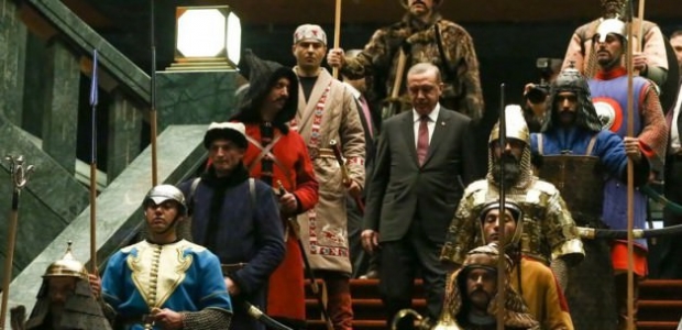 Guardian'dan Erdoğan'ın karşılamasına tepki!
