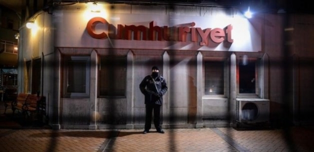 Polis Cumhuriyet'i güvenlik çemberine aldı
