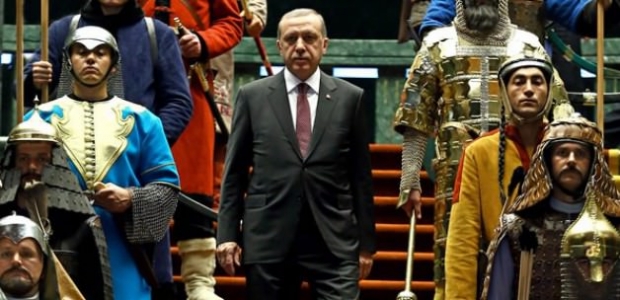 FT'den askerli karşılamaya ilginç yorum