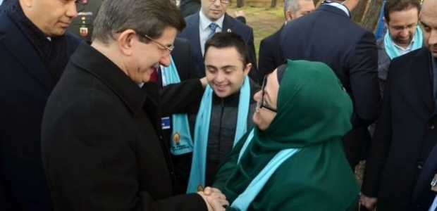 Engelli gencin, Başbakan'ı güldüren isteği