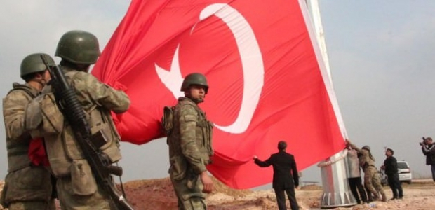 Kobani sınırına dev Türk bayrağı