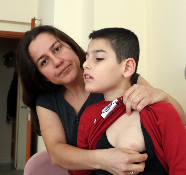 10 yaşındaki epilepsi hastası Eray'ın pil çığlığı   