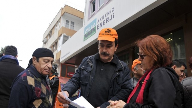Yüksek Elektrik Faturalarını Taksitlendirmek İçin Kuyruklar Oluştu