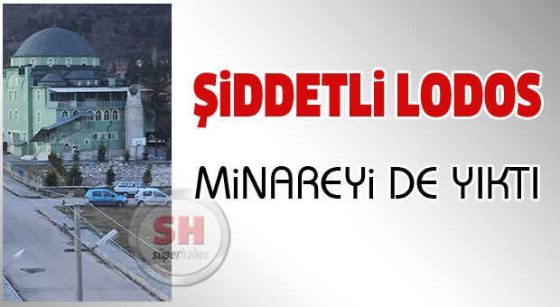 Şiddetli lodos minareyi de yıktı