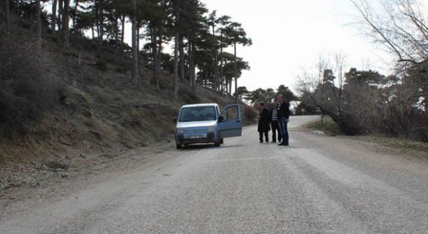 BU YOLDA ARAÇLAR KENDİ KENDİNE HAREKET EDİYOR