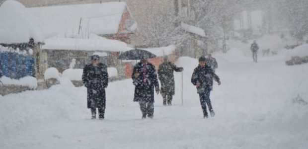 Beklenen kar başladı! İlk tatil haberleri geliyor