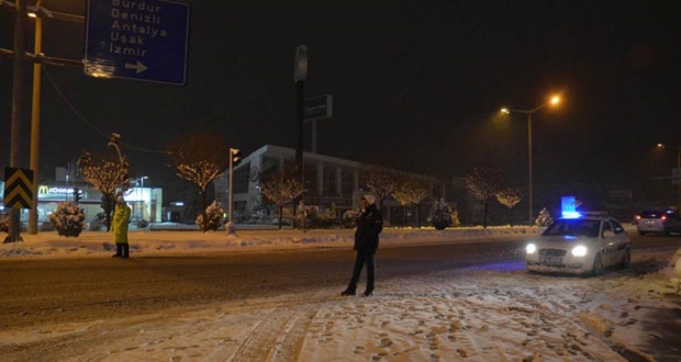 AFYONKARAHİSAR’DA BAĞLANTI YOLLARI AÇIK