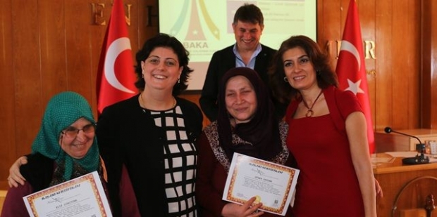 Mahalle anneleri sertifikalarını aldı
