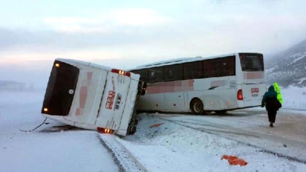  otobüs birbirine girdi: 40 yaralı