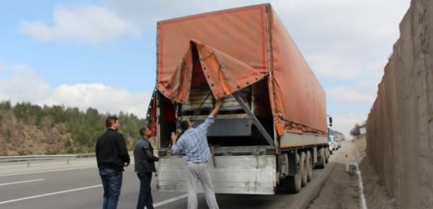 Suriye'ye giden TIR'ın içinden bakın ne çıktı