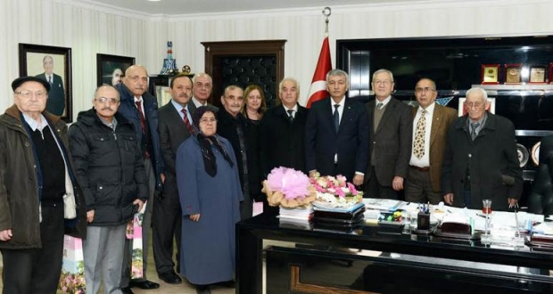 SİZLERİ YAŞLI DEĞİL, GENÇ OLARAK GÖRÜYORUM