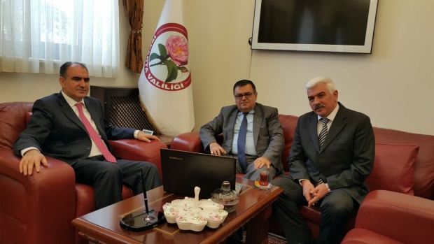 BÜYÜKELÇİ BIÇAKLI DEVLET GELENEĞİNİ BOZMADI,