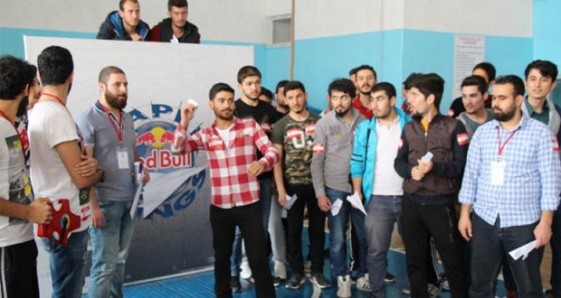 KAĞIT UÇAKLAR YARIŞTI