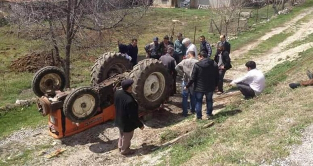 SANDIKLI'DA TRAKTÖR KAZASI: 2 YARALI