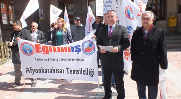 KAMU ÇALIŞANLARINA YÖNELİK POLİTİKALARI 10 KİŞİYLE PROTESTO ETTİLER