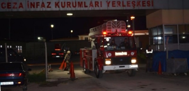Cezaevinde isyan çıktı! Koğuşu ateşe verdiler