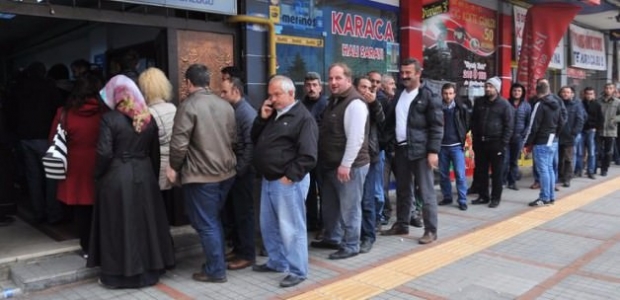 Çaykur için gece yarısı kuyruğa girdi
