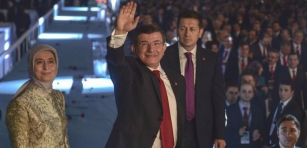 Davutoğlu seçim beyannamesini açıkladı