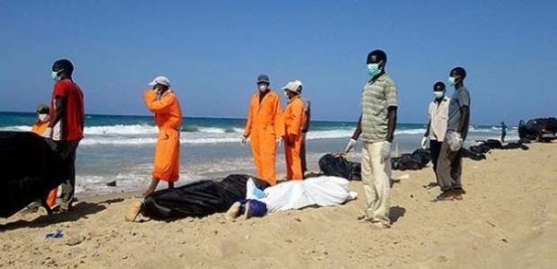 Libya açıklarında göçmen gemisi battı