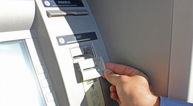 UYANIK VATANDAŞIN DİKKATİ ATM HIRSIZLARINI ENGELLEDİ
