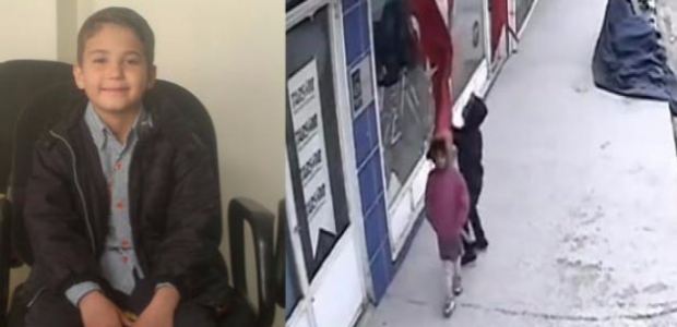 Bayrağı öpen o çocuk bakın kim çıktı
