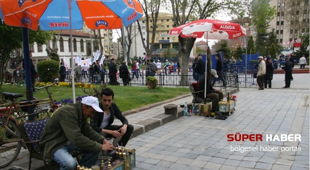 KENDİ BAYRAMLARINI KUTLAMA YERİNE “ÇALIŞARAK” GEÇİRDİLER