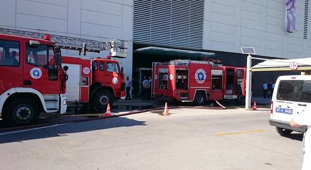 Isparta özdilek Park'ta yangın çıktı