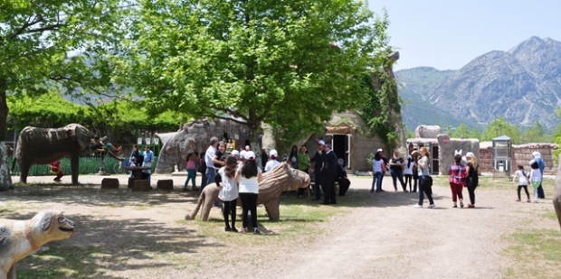 Isparta’daki okullar Eğirdir’e akın ediyor