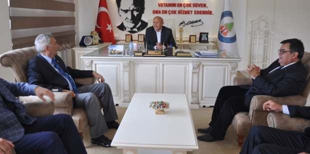 Şarkikaraağaç’ın asfaltı Isparta’dan