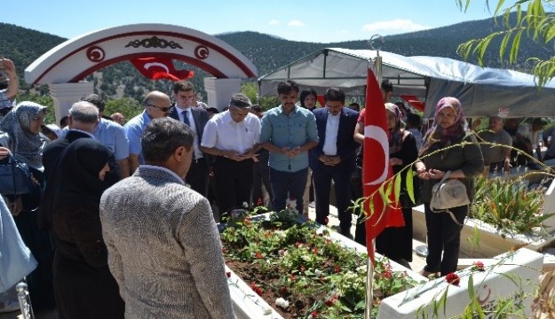 15 Temmuz şehidi Akif Altay kabri başında anıldı