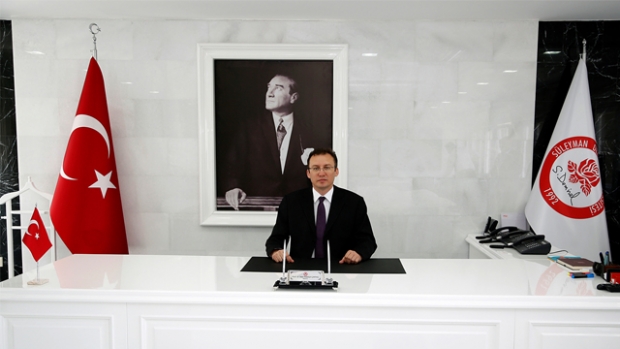 Rektör Çarıkçı’nın Berat Kandili Mesajı