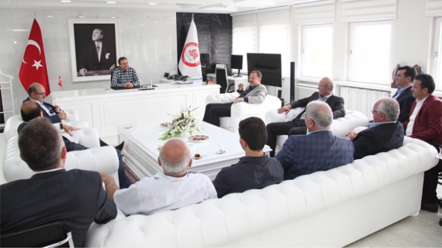 Recep Özel, Rektör Çarıkçı’yı Ziyaret Etti