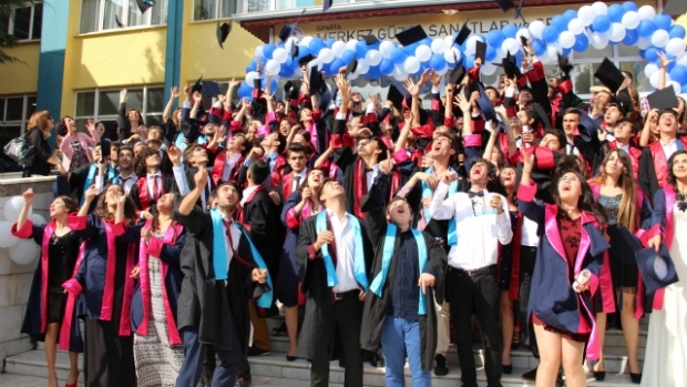 Güzel Sanatlar ve Spor Lisesi'nden görkemli bir mezuniyet kutlaması