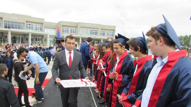 TED Isparta Koleji’nde mezuniyet kepleri atıldı