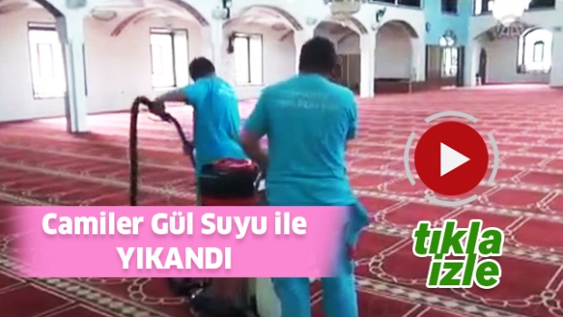 Camiler Gül Suyu ile Yıkandı