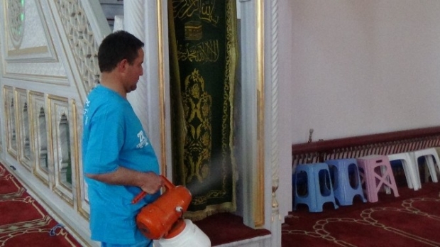 Ramazan Öncesi Camiler Gülsuyuyla Yıkandı