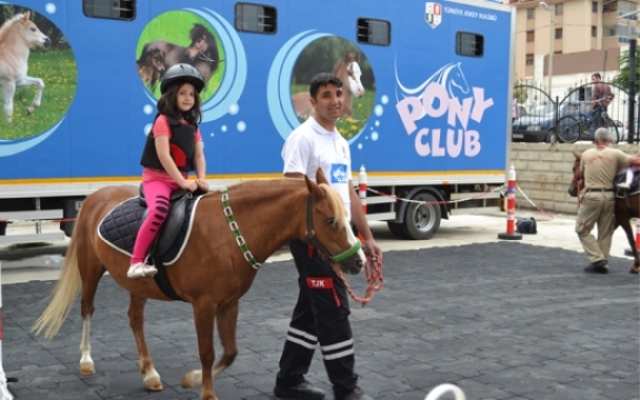 Iyaşpark’ta Çocukların Ata Binme Heyecanı!