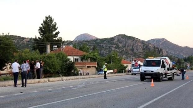 Kavşakta Otomobille Motosiklet Çarpıştı: 1 Ölü, 1 Yaralı