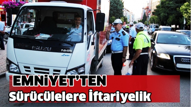 Isparta Emniyet Müdürlüğü'nden sürücülere iftariyelik ikramı