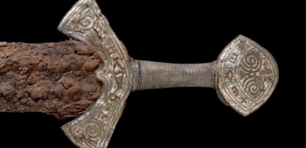 1000 yıllık Viking kılıcı bulundu