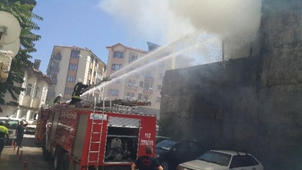 Isparta'da İş Yerinde Yangın